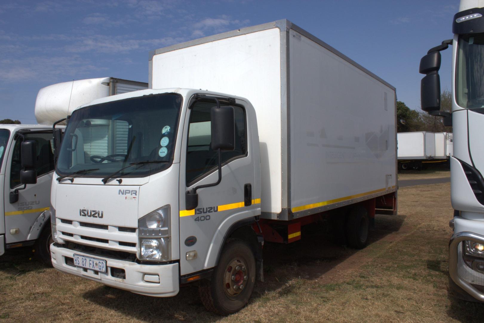 Isuzu NPR 400 Closed Body Truck